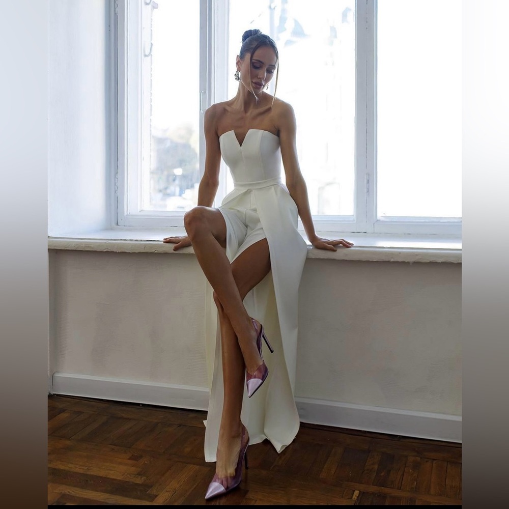 Elegant White Strapless Dress